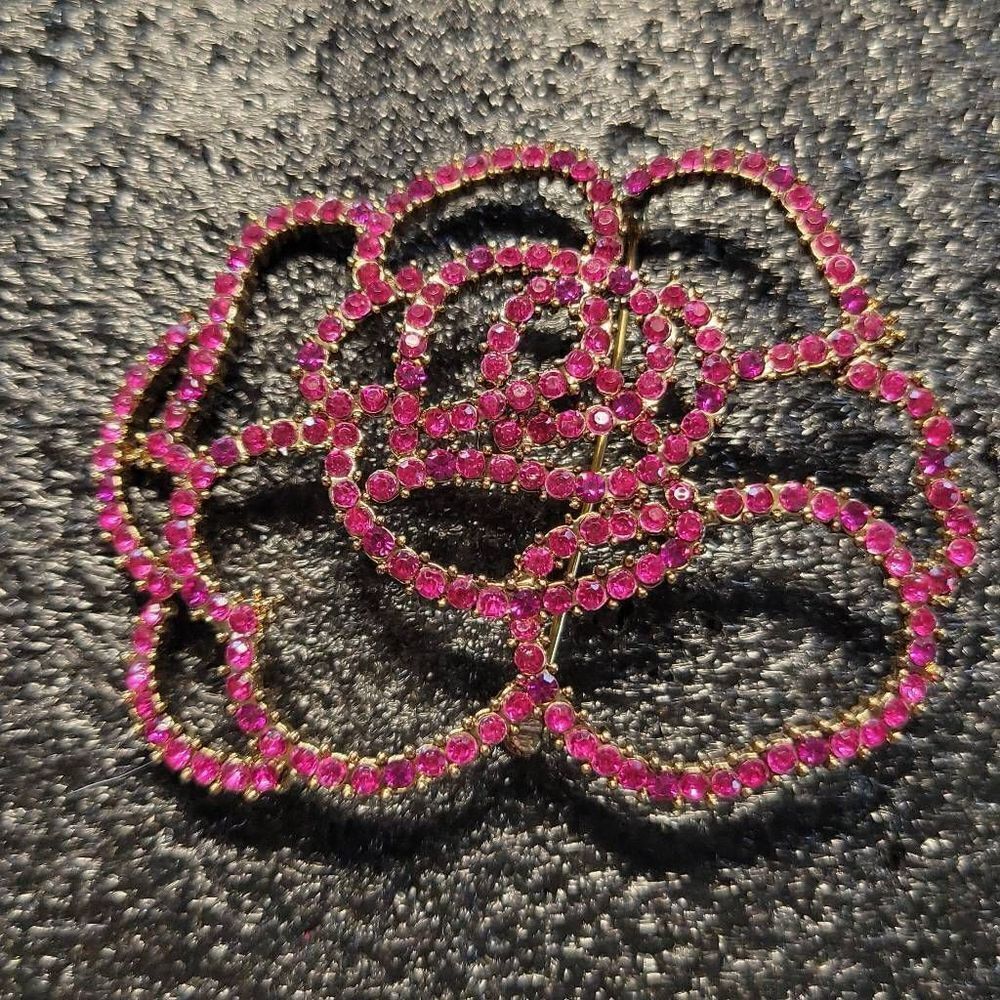 Pink gem rose brooch set in a gold backing